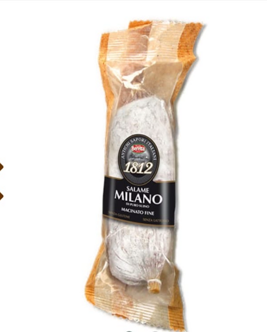 Salami Milano, mit in Weißwein eingelegten Knoblauch